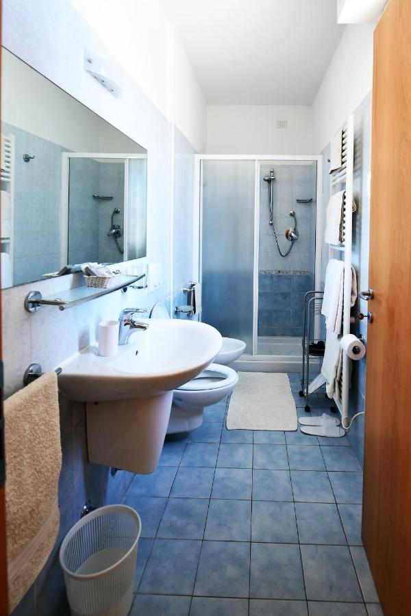 Residence Marlin Riccione Eksteriør bilde