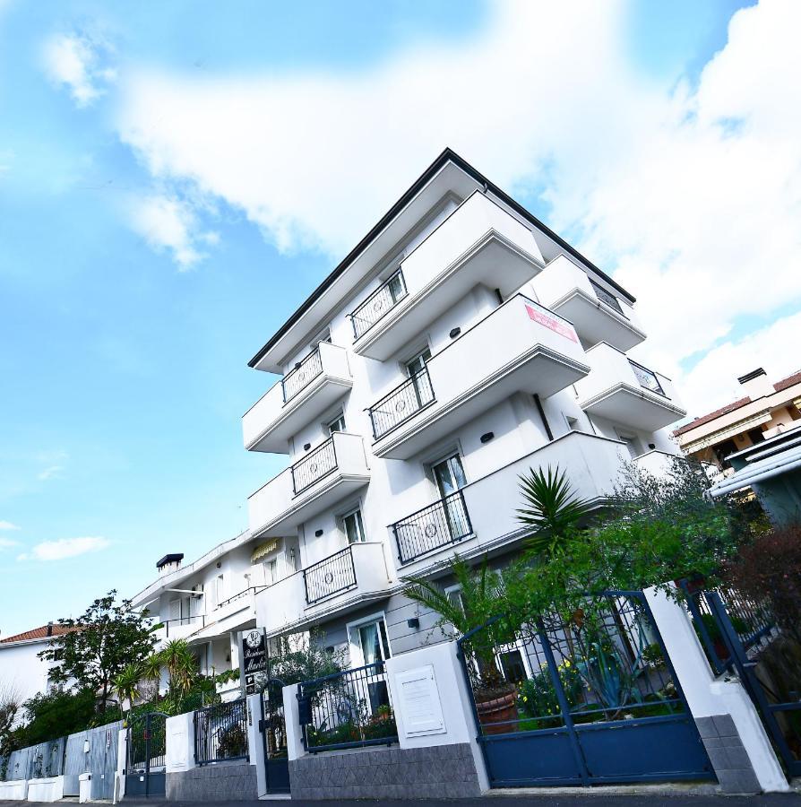 Residence Marlin Riccione Eksteriør bilde